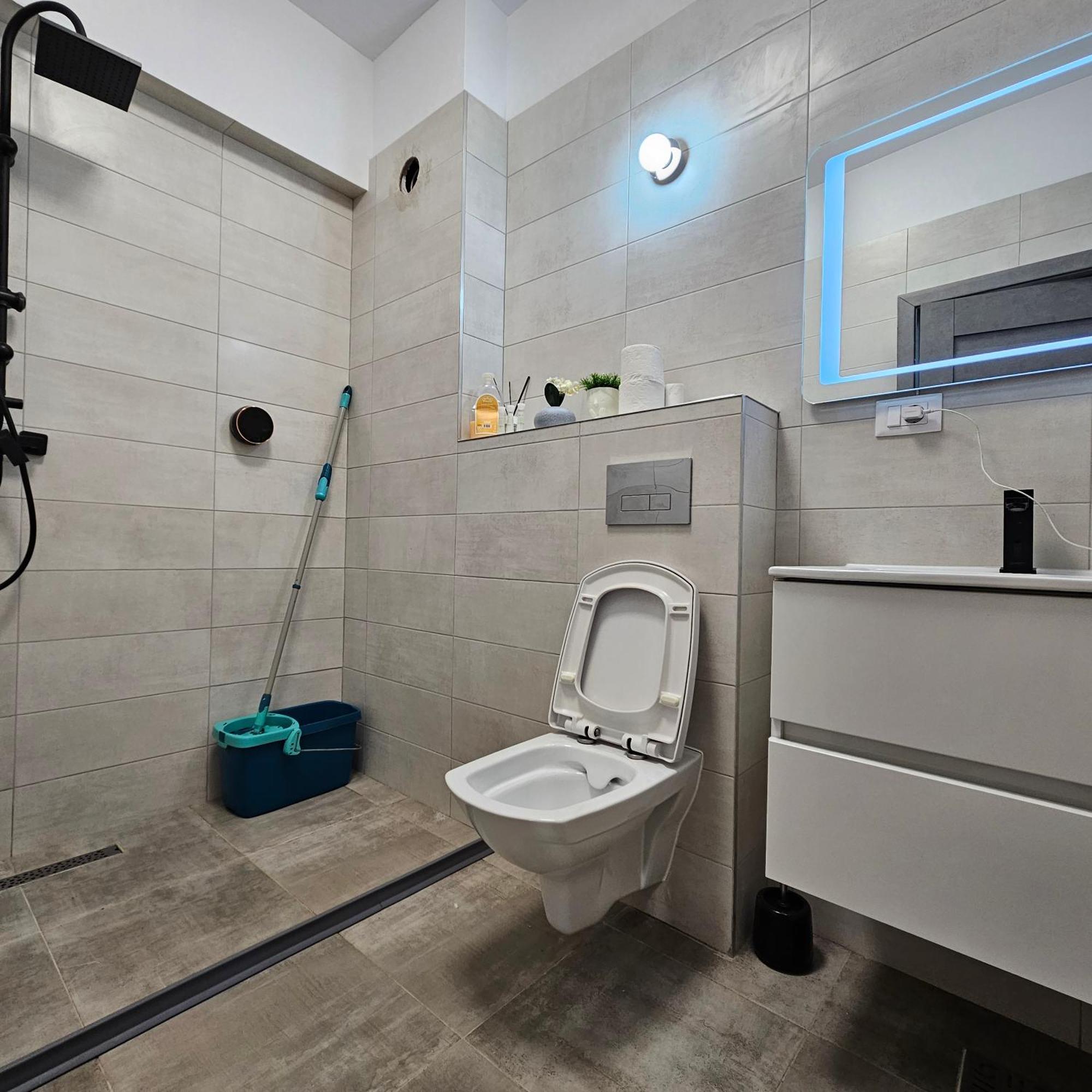 Apartament Dem Radulescu Langa Strand Râmnicu Vâlcea Εξωτερικό φωτογραφία